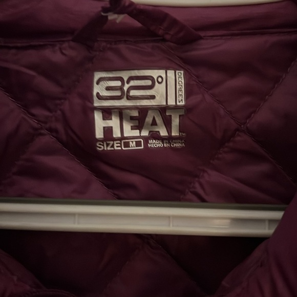 32 Degrees Purple Lightweight Puffer Shell Jacket (Packable with bag attached) - Picture 4 of 5